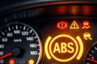 Warum die ABS-Leuchte im Auto an ist: Bedeutung im Cockpit Foto 1