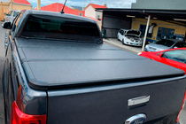 Mitsubishi L200 2024- 3-teilige Kofferraumabdeckung Foto 1
