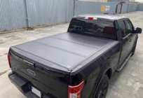 Toyota Hilux 2006-2015 4-sektionale Ladeflächenabdeckung (2011-2015) Foto 1