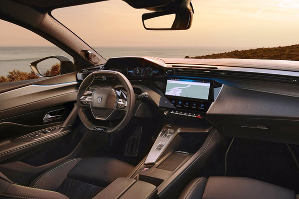 Test des aktualisierten Peugeot 408 (2026): stylischer Cross-Liftback mit elektrifizierten Technologien Foto 5
