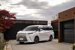 Lexus LM 500h: luxuriöser Hybrid-Minivan für VIP-Transfers Foto 1