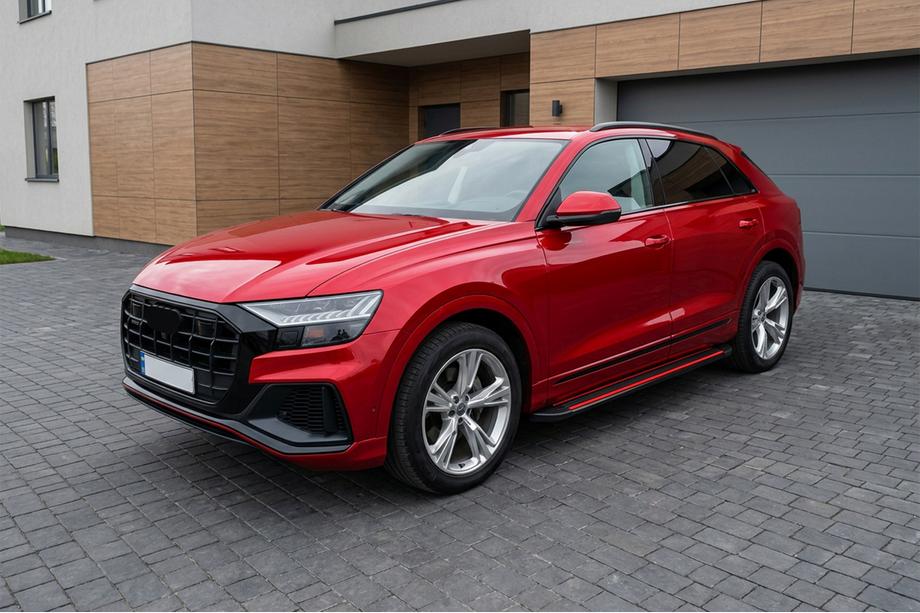 Audi Q8 2018- Seitliche Trittbretter Maya Red (2 Stk., Aluminium) Image
