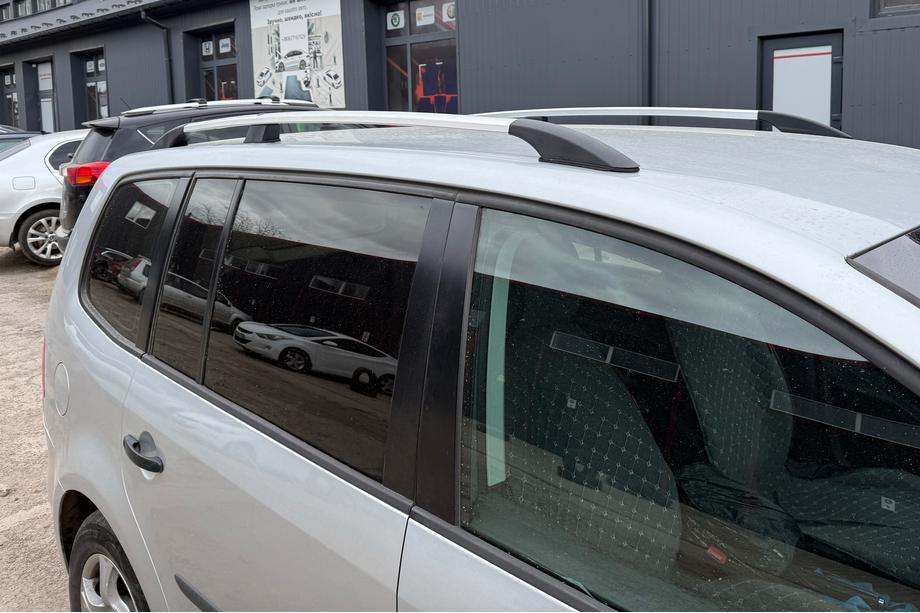 Volkswagen Touran 2010-2015 Dachreling Chrom Metallfüße Image