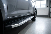 Isuzu D-Max 2019- Seitentrittbretter Fullmond (2 Stk., Aluminium) Foto 1