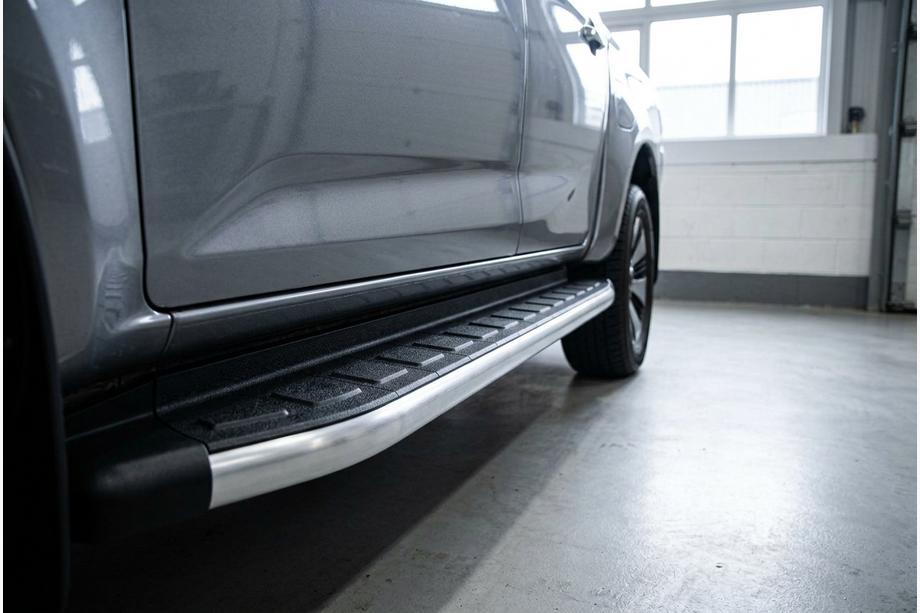 Isuzu D-Max 2019- Seitentrittbretter Fullmond (2 Stk., Aluminium) Image