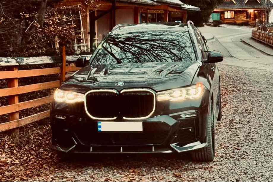 BMW X7 G07 2019- M-Look LED Nieren-Grill (2019-2022, Schwarz Hochglanz) Foto 5