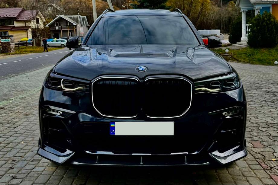 BMW X7 G07 2019- M-Look LED Nieren-Grill (2019-2022, Schwarz Hochglanz) Foto 4
