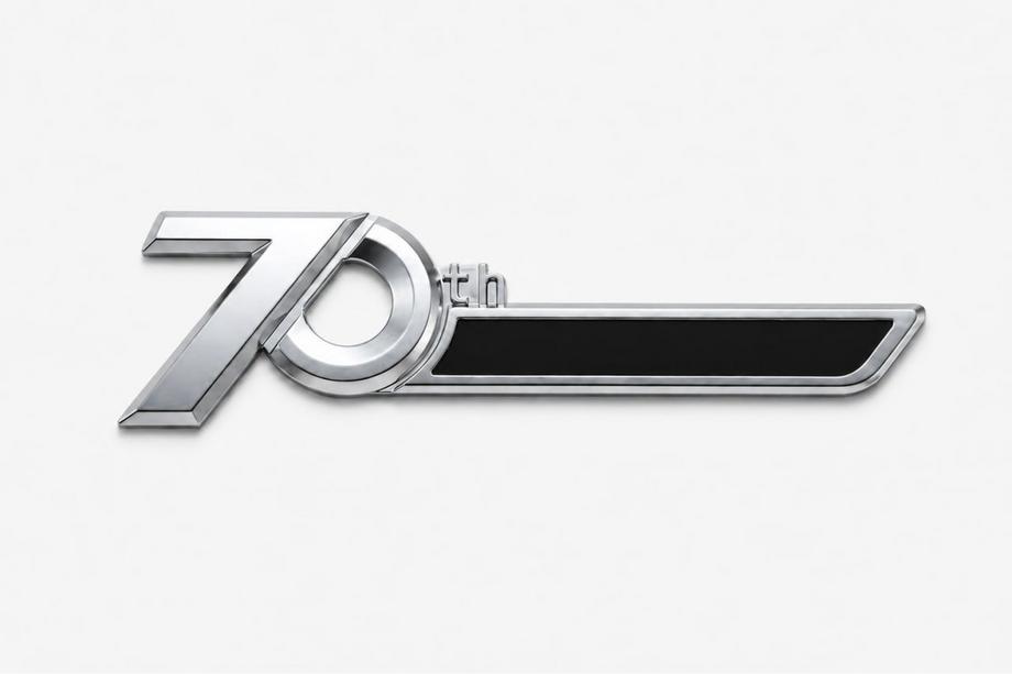 Toyota Schriftzug 70 Jahre Toyota Image