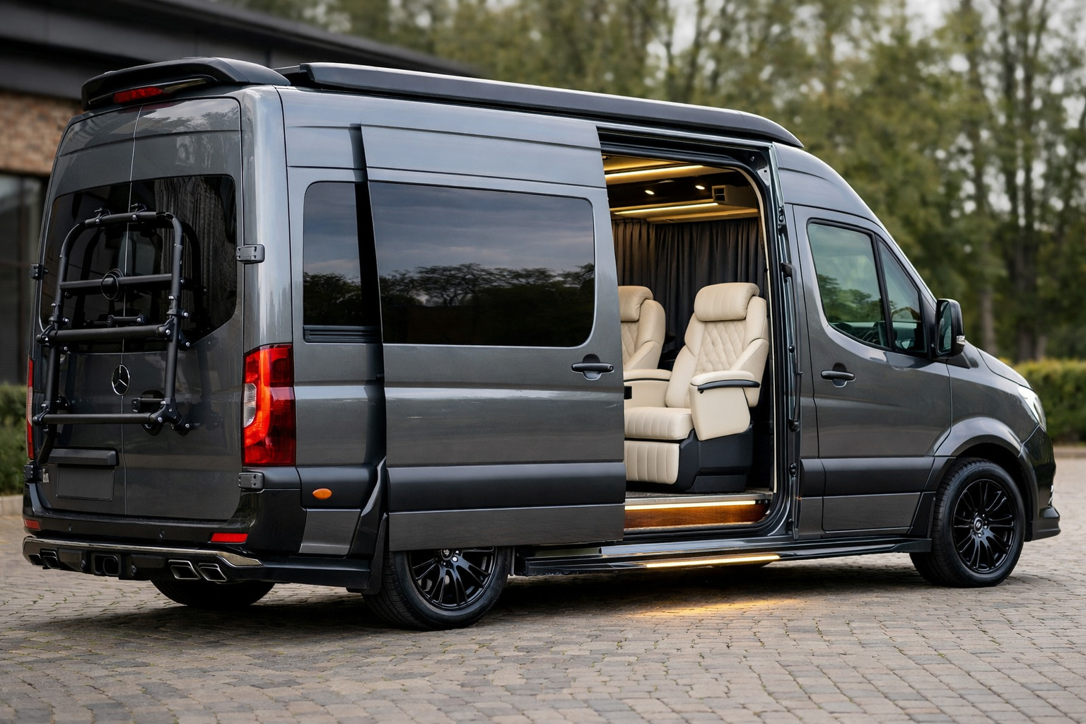 Mercedes Sprinter W907/W910: VIP-Passagierausbau ohne billigen Glanz