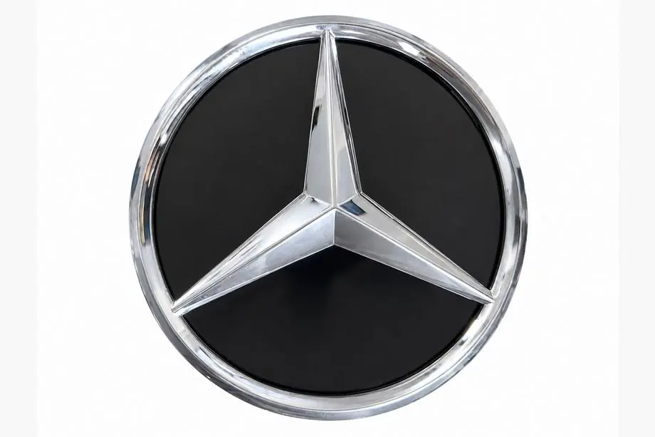 Mercedes C-сlass W205 2014-2021 Frontemblem mit glänzendem Gehäuse (18,4 cm) Image