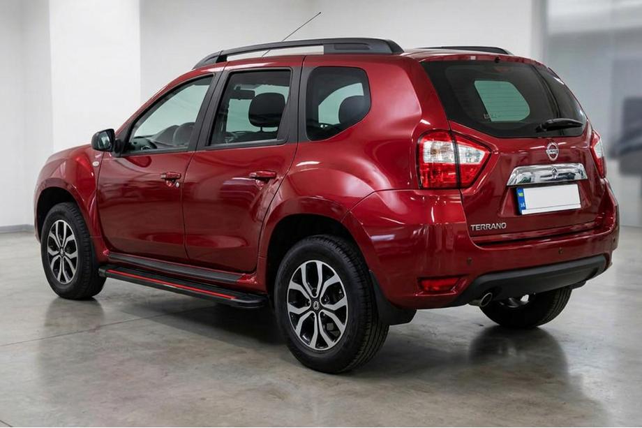 Nissan Terrano 2014- Seitliche Trittbretter Maya Red (2 Stk., Aluminium) Image