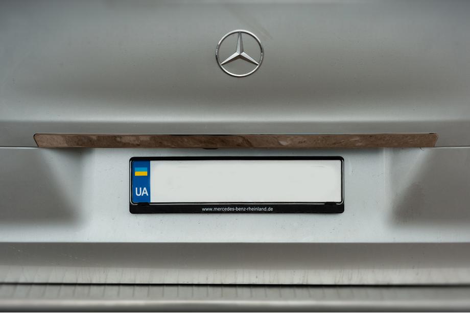 Mercedes Vito/V-class W447 2014- Breite Edelstahl Heckklappenleiste über dem Kennzeichen Image