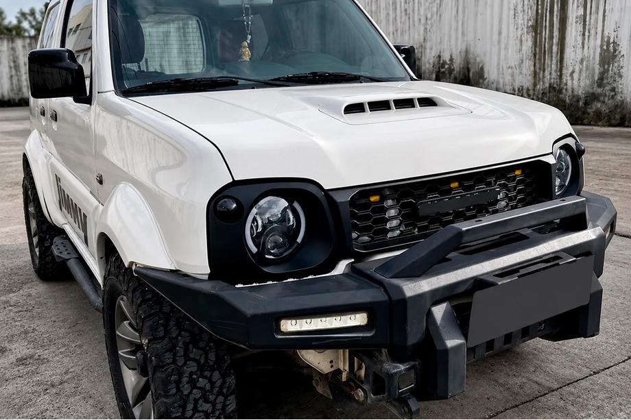 Suzuki Jimny 1998-2018 Scheinwerfer- und Kühlergrill-Set (Offroad) Image