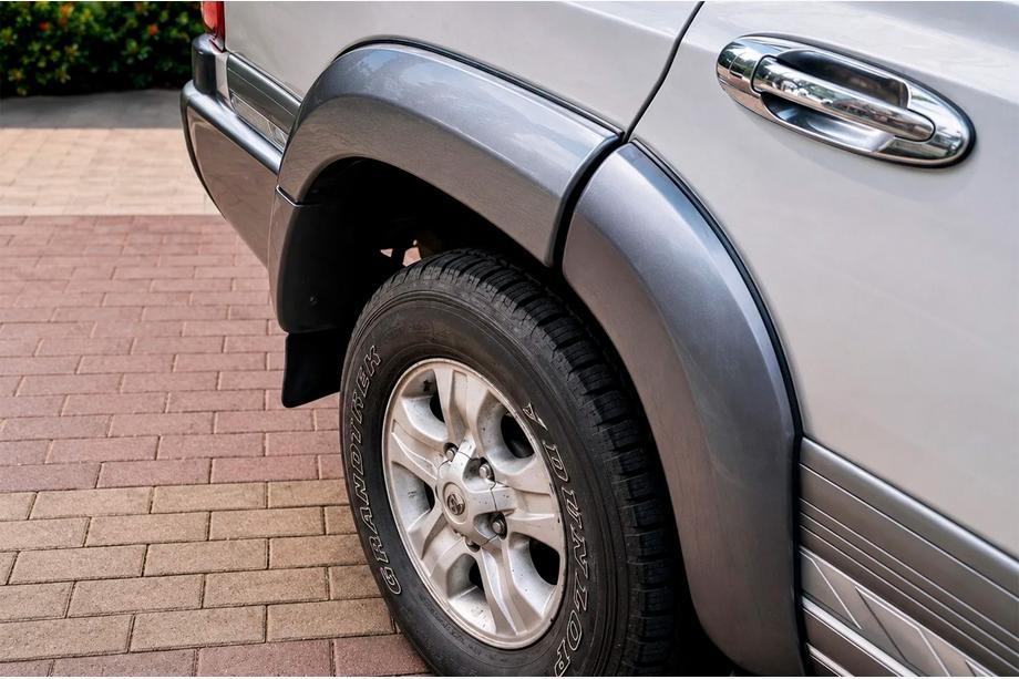 Toyota Land Cruiser 100 1998-2007 Radlaufverbreiterungs-Set (10 Stk.) Foto 2