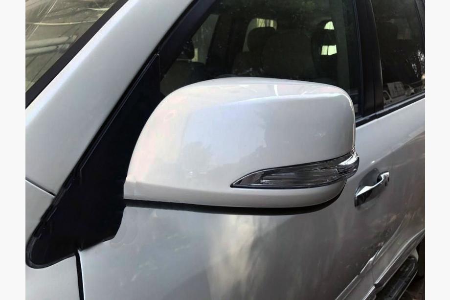 Toyota Land Cruiser 200 2007-2021 Spiegelkappen (ohne Blinker, Design 2014) Image