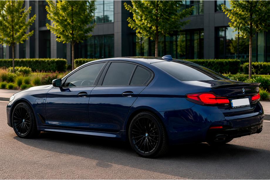 BMW 5er G30/G31 2017–2023 Rückleuchten im LCI-Design (2017-2020, einzeln) Innen rechts (an der Kofferraumklappe) Foto 5