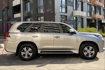 Lexus LX570/450d 2008-2022 Zierleiste hinten Stoßfänger/Kotflügel 2016-2021 (unter dem Rücklicht) Foto 1