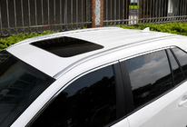 Toyota Rav 4 2019–2025 Integrierte OEM Dachreling verchromt (Aluminium, Klebemontage) Foto 1