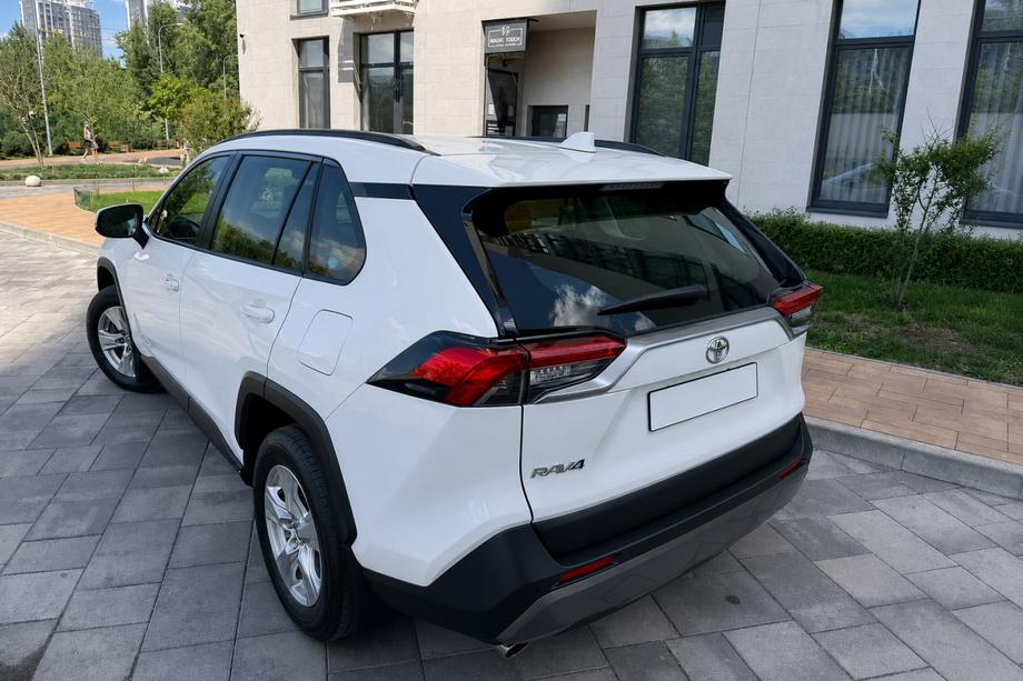 Toyota Rav 4 2019–2025 Integrierte Dachreling schwarz OEM V2 (Aluminium) Image