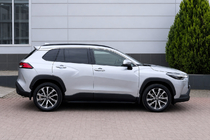 Toyota Corolla Cross 2020- Integrierte Dachreling schwarz OEM (Aluminium) Foto 2
