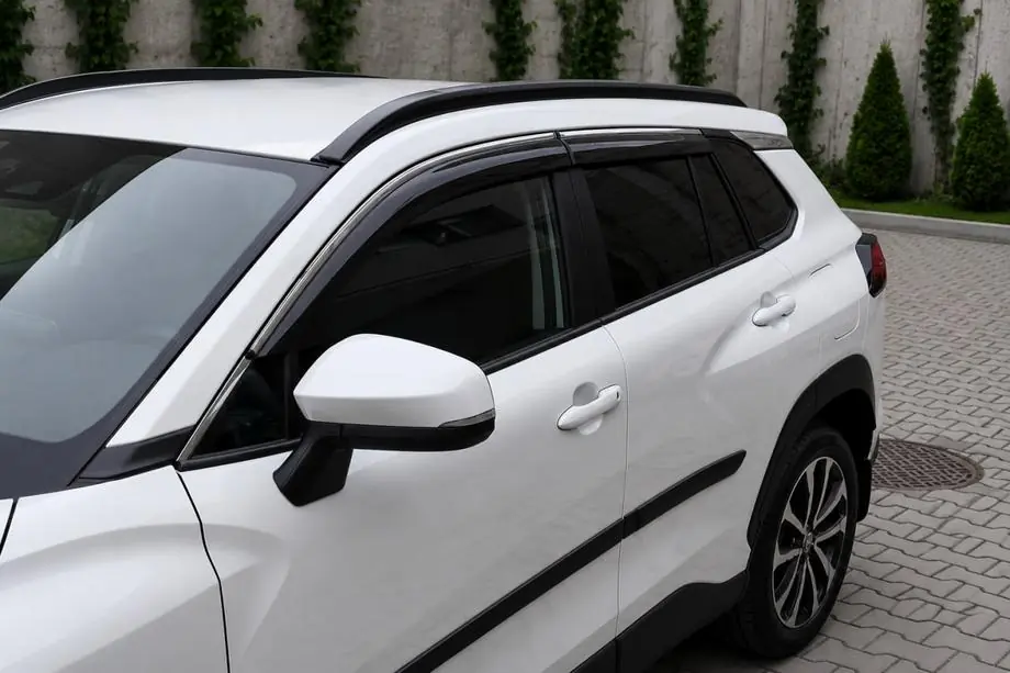 Toyota Corolla Cross 2020- Integrierte Dachreling schwarz OEM (ABS-Kunststoff, Montage mit Kleber) Foto 4