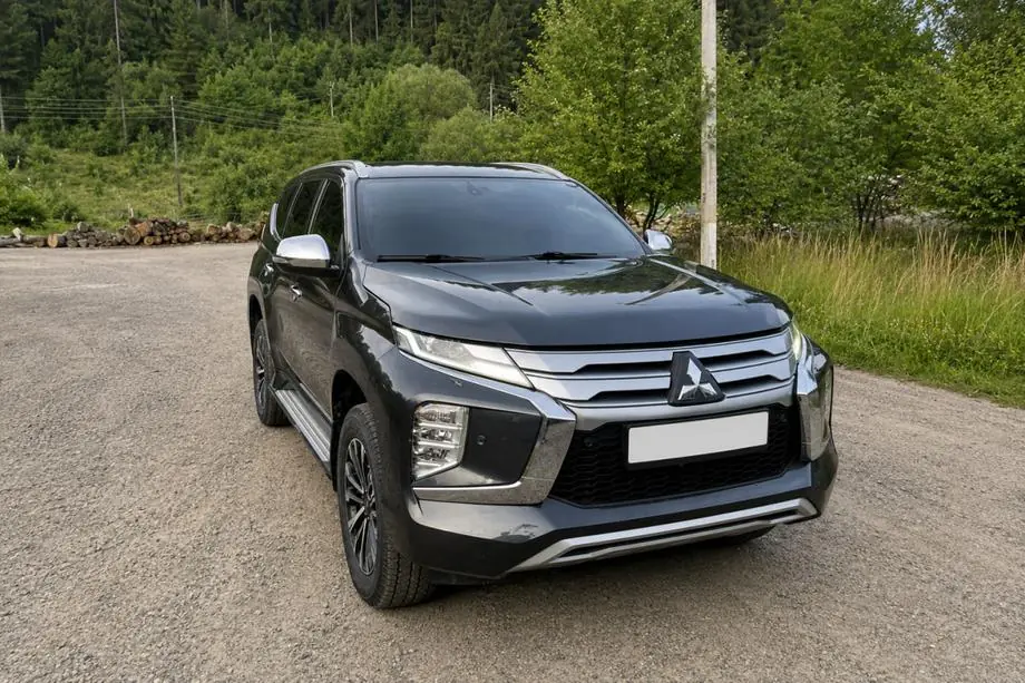 Mitsubishi Pajero Sport 2015- Integrierte Dachreling grau OEM (2019-, Aluminium) Foto 1