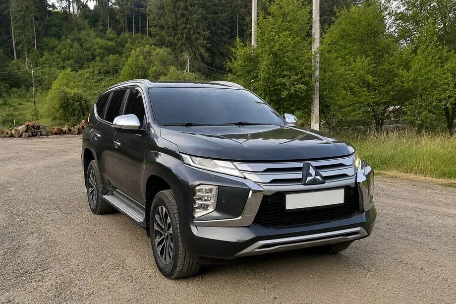 Mitsubishi Pajero Sport 2015- Integrierte Dachreling grau OEM (2019-, Aluminium) Foto 3