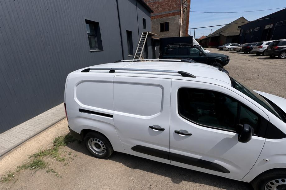 Citroen Berlingo/Multispace 2018- Dachreling Chrom (türkisches Design) Lang, Metallfüße Image