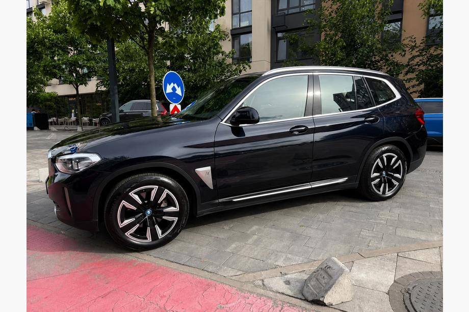 BMW X3 G01 2018- Integrierte OEM Dachreling chrom (Aluminium) Image