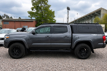 Toyota Tacoma 2015–2023 OEM Dachreling schwarz (Aluminium) Foto 2
