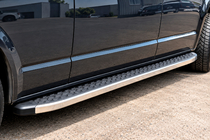 Volkswagen T5 Transporter 2003-2010 Trittbretter BlackLine (2 Stk, Aluminium) Kurzer Radstand Foto 1