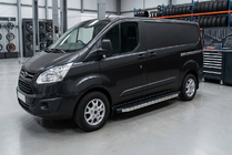 Ford Custom 2013-2022 Trittbretter BlackLine (2 Stk, Aluminium) Foto 1
