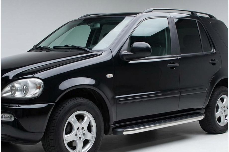 Mercedes ML W163 1997-2005 Trittbretter BlackLine (2 Stk, Aluminium) Image
