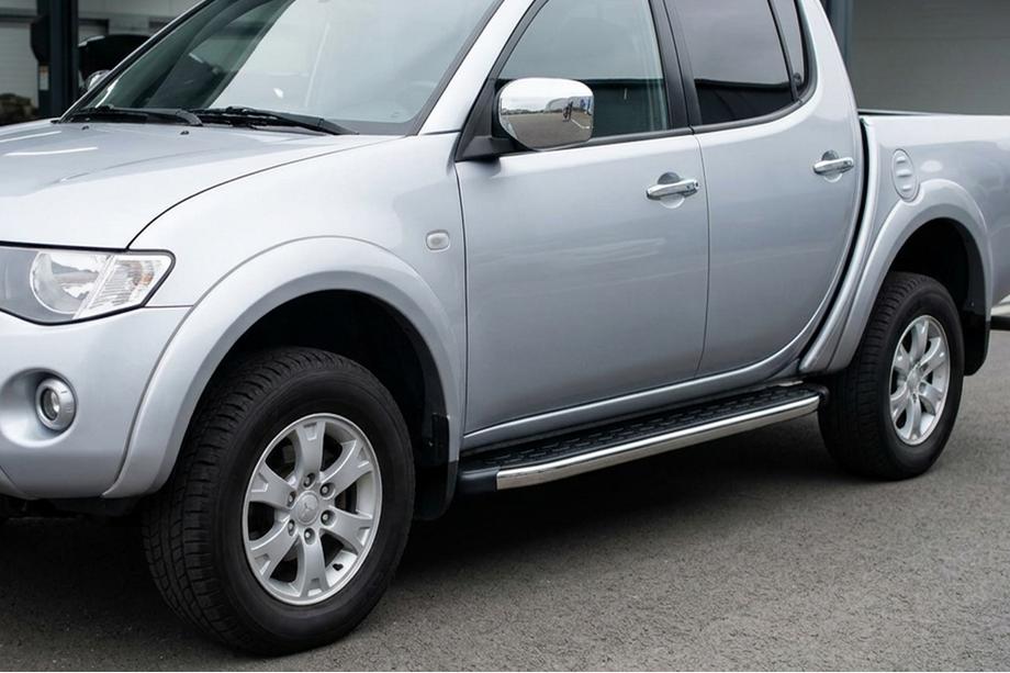 Mitsubishi L200 2006-2015 Trittbretter BlackLine (2 Stk, Aluminium) Image
