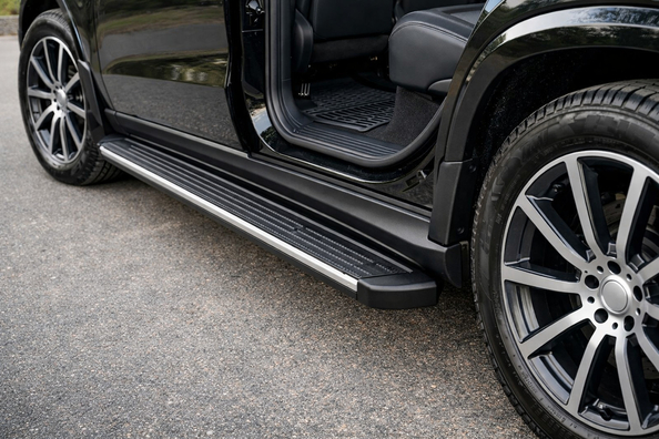 Mercedes GLS X167: Zubehör für saubere Schweller und leichteren Einstieg