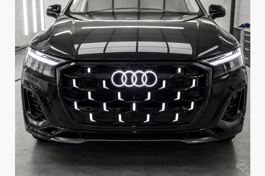 Audi Q7 2015–2026 Frontgrill RSQ-Style LED (2024-2026, Schwarz Hochglanz) Image