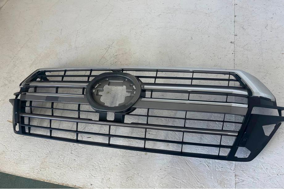 Toyota Land Cruiser 200 2007-2021 B-Ware Kühlergrill 2016-2021 (Design 2019) Foto 3