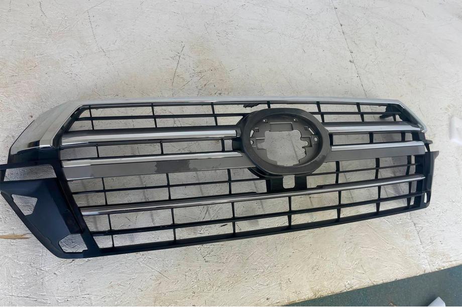 Toyota Land Cruiser 200 2007-2021 B-Ware Kühlergrill 2016-2021 (Design 2019) Foto 4