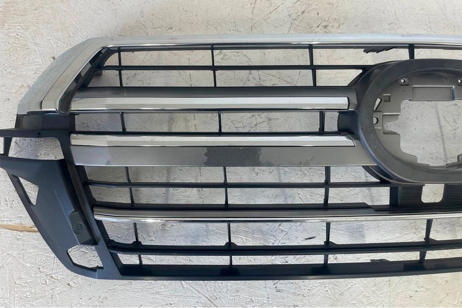 Toyota Land Cruiser 200 2007-2021 B-Ware Kühlergrill 2016-2021 (Design 2019) Foto 6