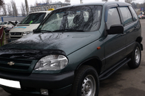 Chevrolet Niva 1998-2020 Seitliche Trittbretter Premium Black (2 Stk., Edelstahl) Ø60 Foto 1