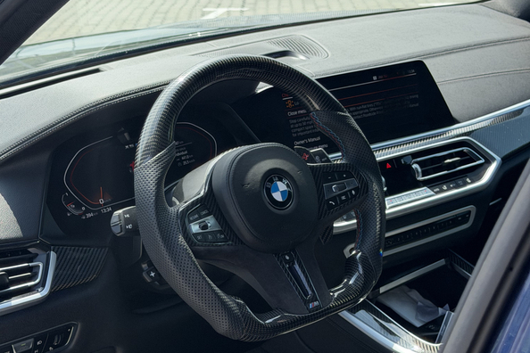 BMW X5 G05 2018 → X5M 2025: Komplett-Upgrade mit Carbon-Bodykit und M-Lenkrad Foto 1