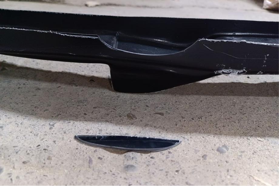 BMW 5 Series E60/E61 2003-2010 Abverkauf: Frontlippe DPT v2 (mit Finnen, für M5 Hamann, Schwarz Hochglanz) Foto 2