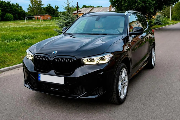BMW X3 F25 2011–2018: Einbau eines Facelift-Kits im X3M F97 2024-Stil Foto 8