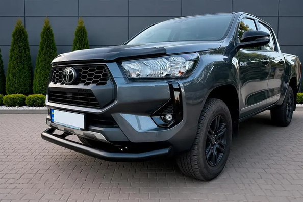 Toyota Hilux 2020: Montage des Frontschutzes — unsere Arbeit