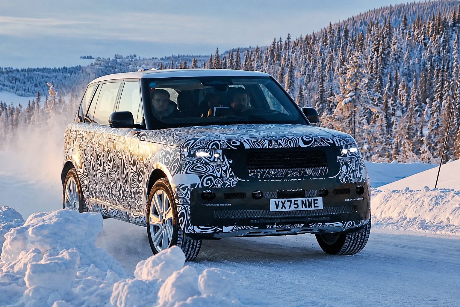 Range Rover Sport Electric 2027: Erste Prototyp-Fotos, Daten und Premiere