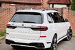 BMW X7 G07 2019–: Einbau des LCI M-Performance Facelift-Kits Foto 9