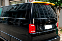 Volkswagen T5 Caravelle 2004-2010 DPT Spoiler (Heckklappe, Schwarz Hochglanz) Foto 1