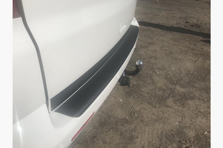 Volkswagen T5 Multivan 2003–2010 Heckstoßstangenschutz mit Kante (ABS-Kunststoff) Glanzend Foto 3
