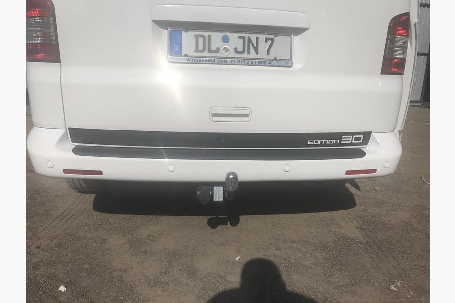 Volkswagen T5 Caravelle 2004-2010 Heckstoßstangenschutz mit Kante (ABS-Kunststoff) Foto 3