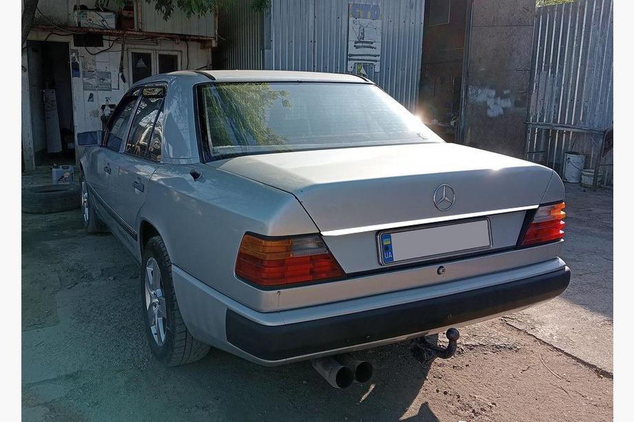 Mercedes E-class W124 1984–1997 Kofferraumleisten Edelstahl Foto 2